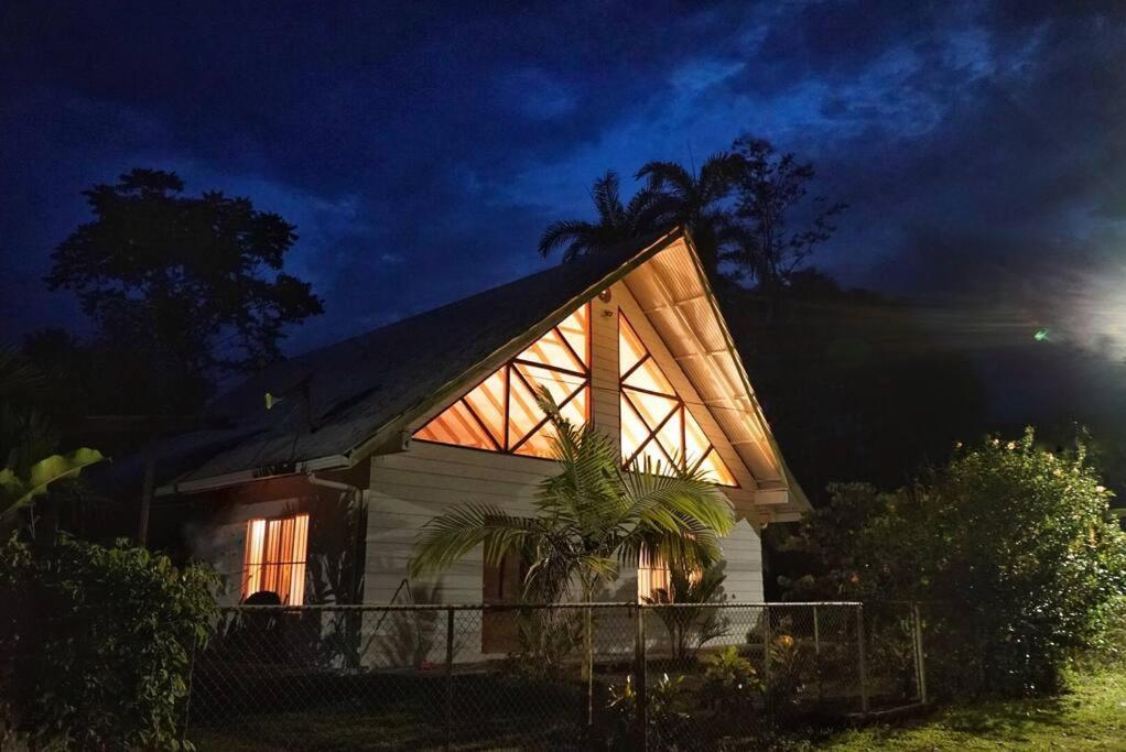 Casa Moes Villa Кахуита Екстериор снимка